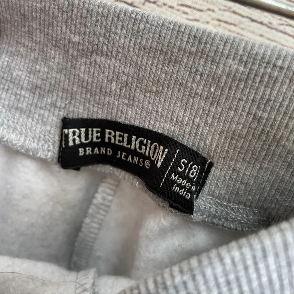 NEW WITHOUT TAGS TRUE RELIGION CARGO JOGGERS‎ AND TSHIRT SET